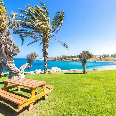 In Sleeps 10 With Pool And Air Con Protaras