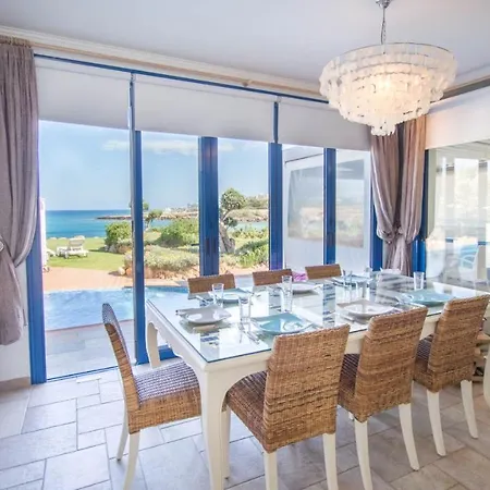 In Sleeps 10 With Pool And Air Con Villa Protaras