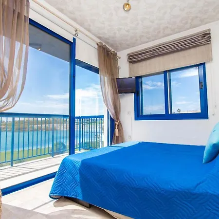 In Sleeps 10 With Pool And Air Con