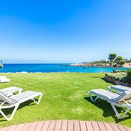 In Sleeps 10 With Pool And Air Con Πρωταράς
