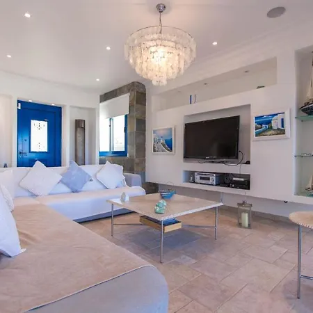 In Sleeps 10 With Pool And Air Con