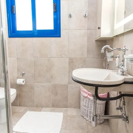 In Sleeps 10 With Pool And Air Con Protaras