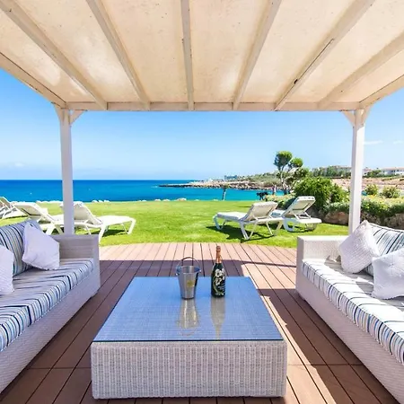 In Sleeps 10 With Pool And Air Con Villa